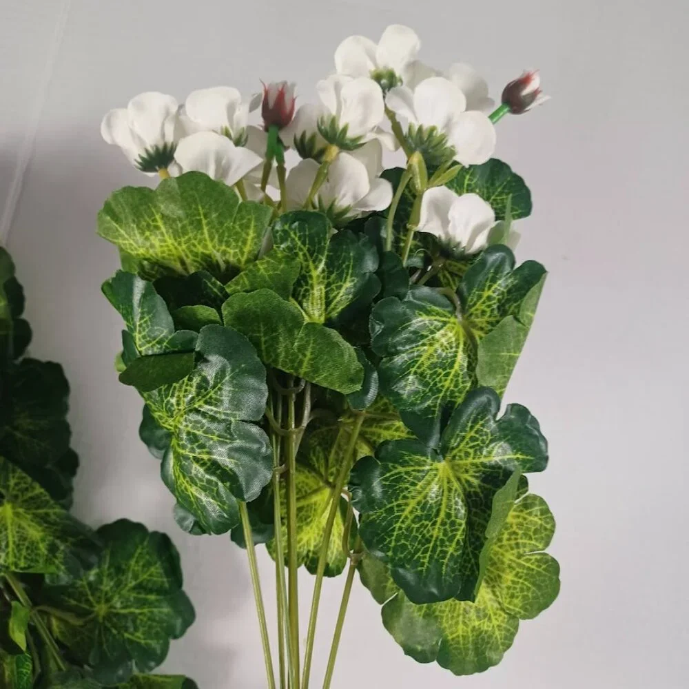 Mini Geraniums Artificial Faux Flowers -White -Set Of 4 -NEW -Floral Decoration